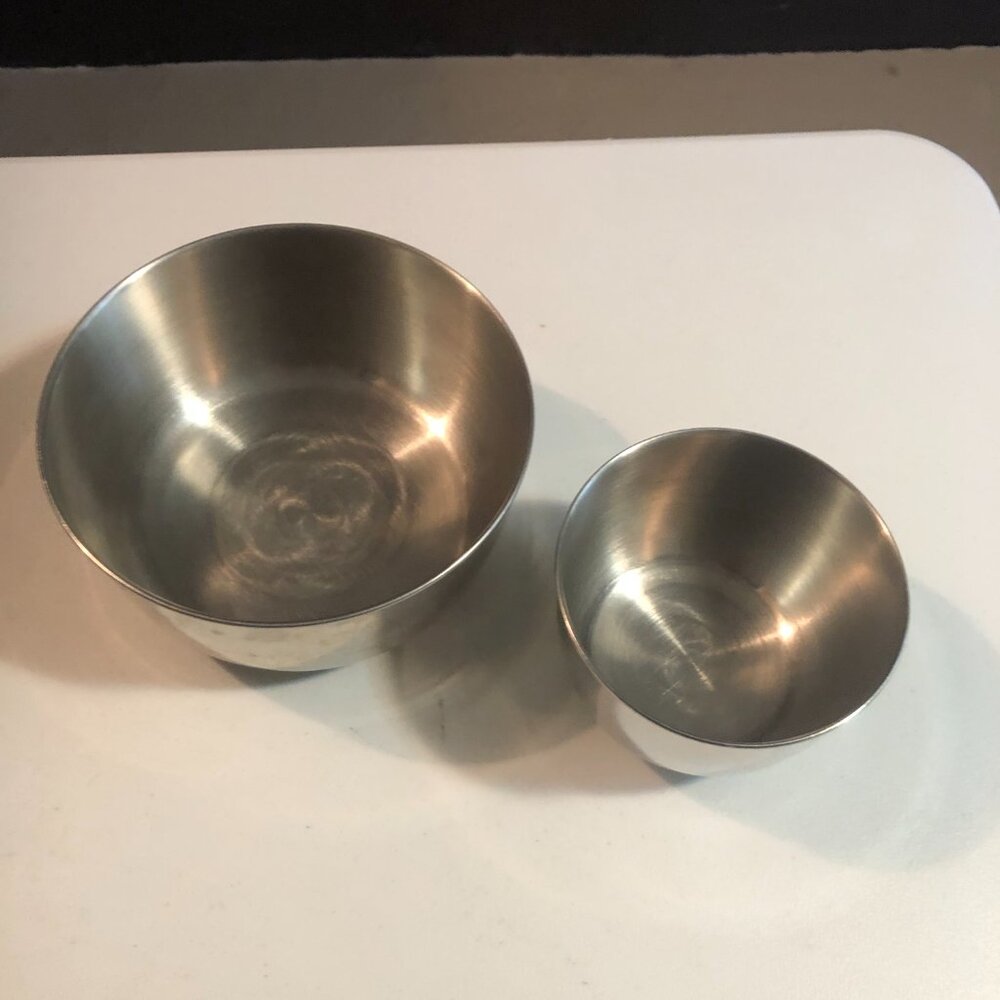 2 Unbranded Stainless Steel Mixing Bowls NB. - Picture 2 of 12